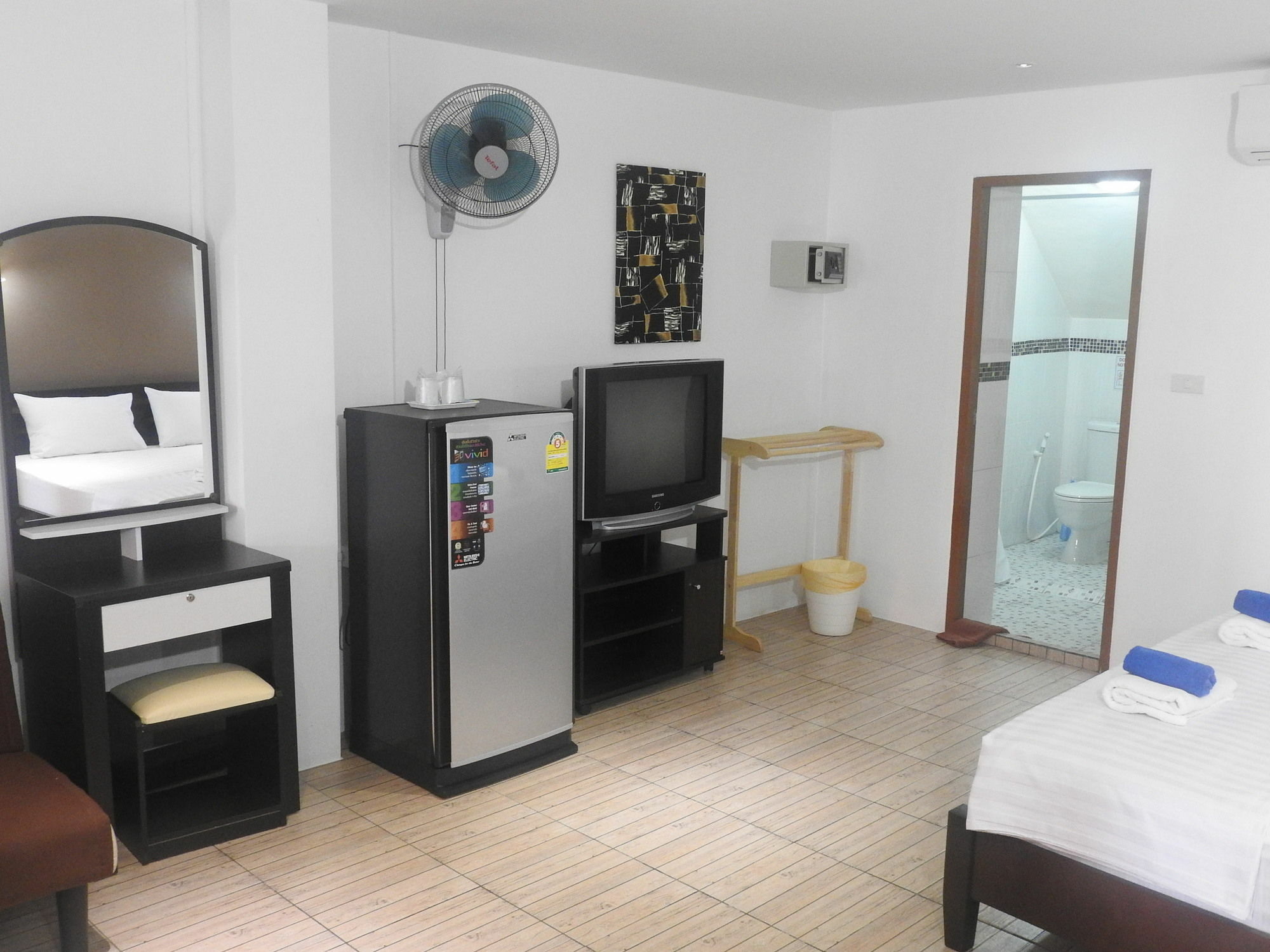 Allstar Guesthouse Karon Exterior photo